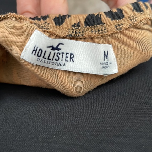 Hollister California Cheetah print,off the shoulder crop top, Size M - Picture 2 of 3